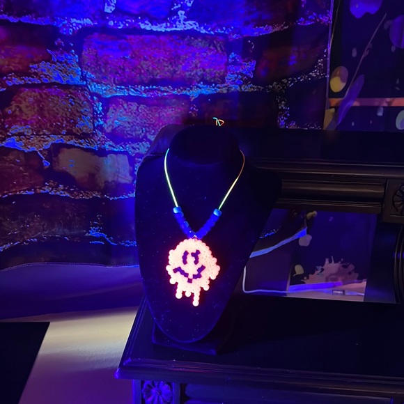 New Rave Necklace - Picture 9 of 11
